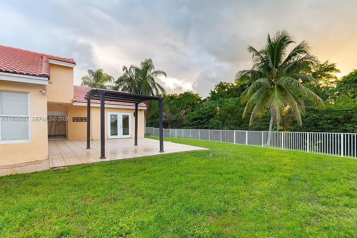 Building Photo - 4148 SW 153rd Ter #4148