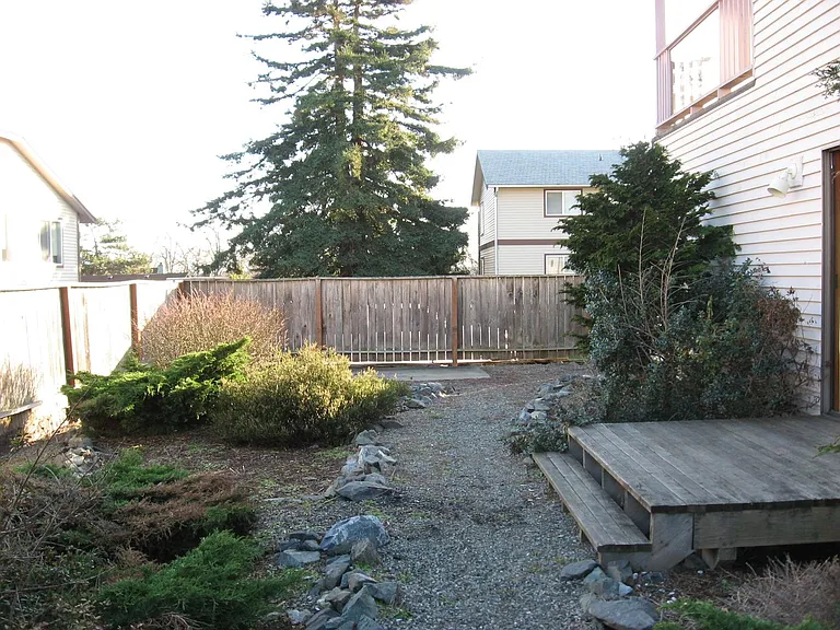 824 Jensen Duplex — Photo 4