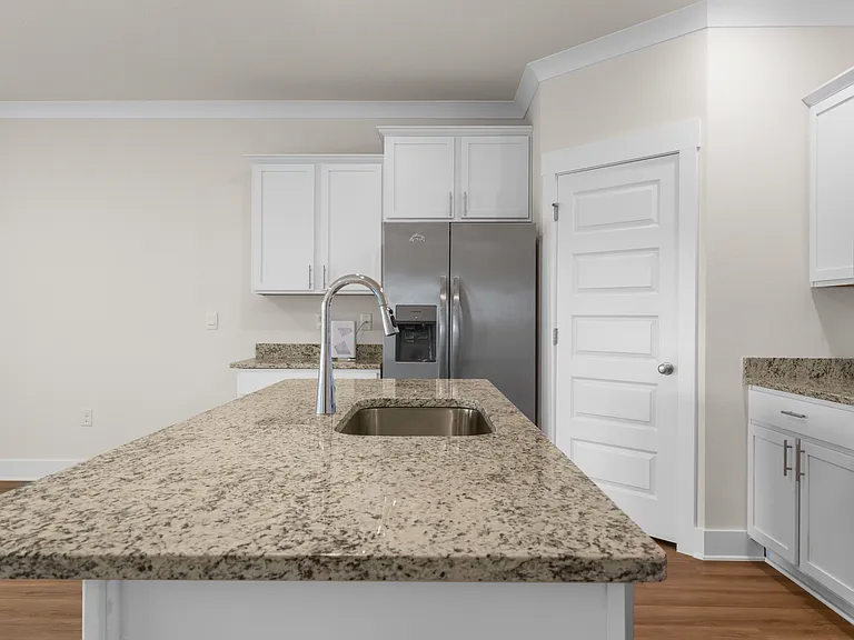 1009 Hayward Loop — Photo 9