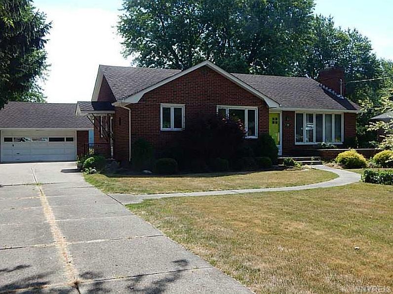 1st image of 19 Circle End Dr