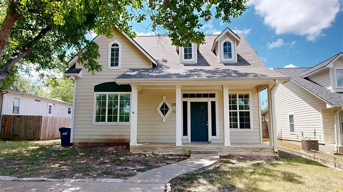 6 bed, 2260 sqft, $2,400 — Photo 1