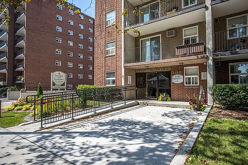 3150 Donnelly St Photo 1
