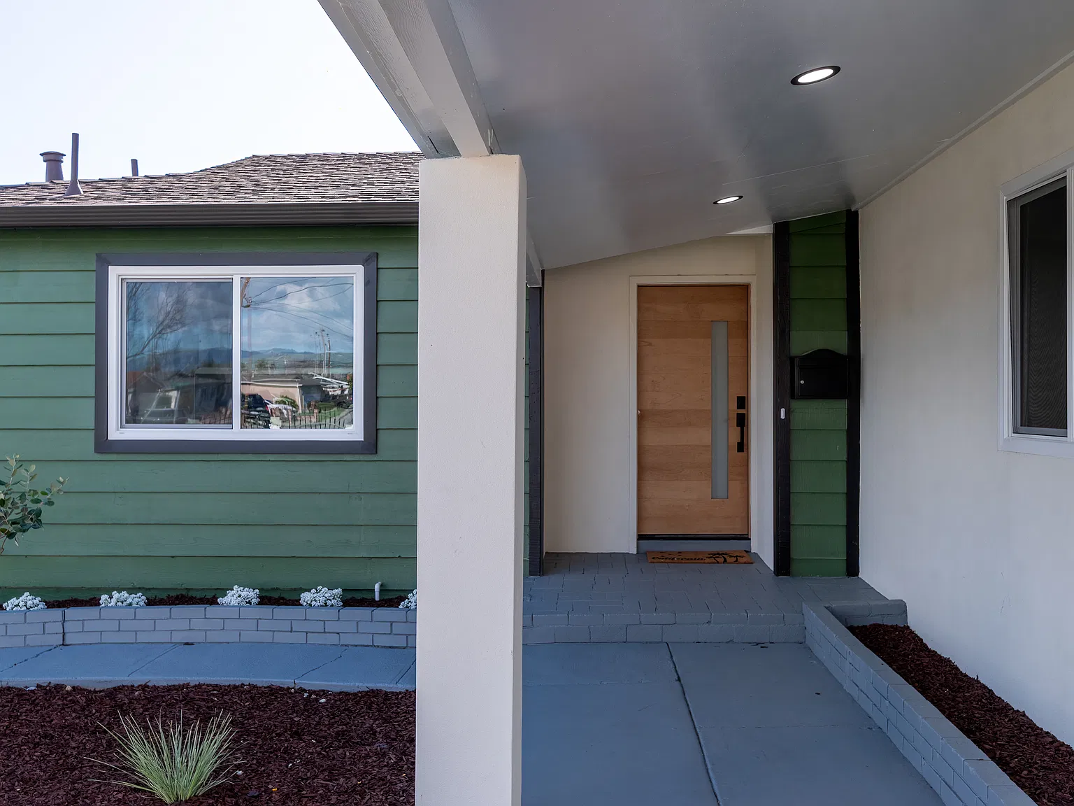 4 bed, 2133 sqft, $4,800 — Photo 4