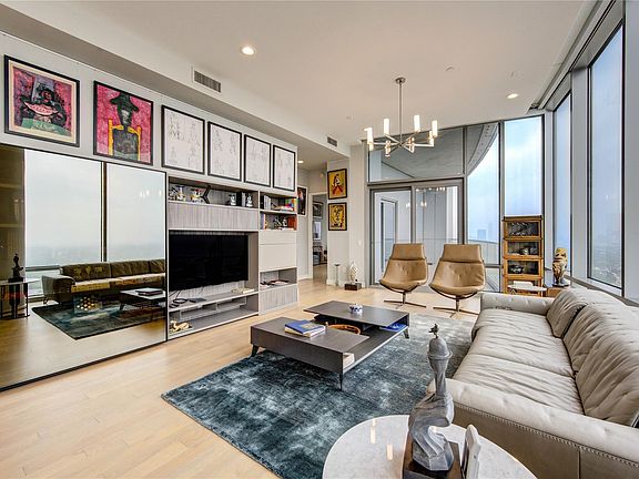5th image of 2727 Kirby Dr APT 27D