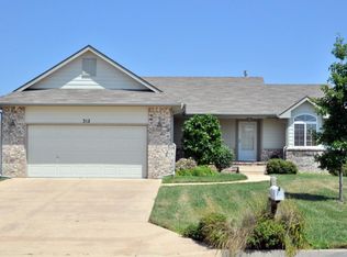 312 Homewood Ln, Newton, KS 67114