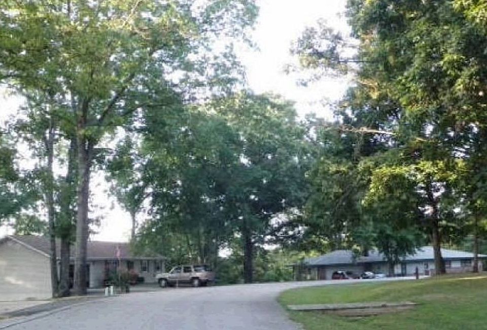 Exterior Neighborhood (street photo)