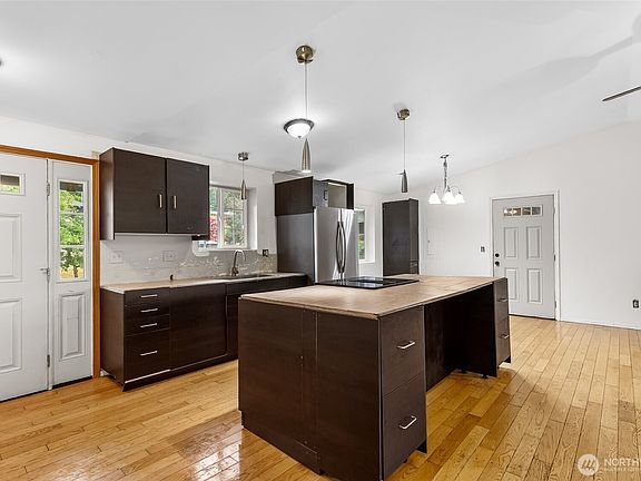 5th image of 16046 46th Avenue S