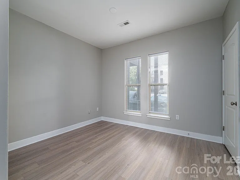 1012 Skyline View Way — Photo 16