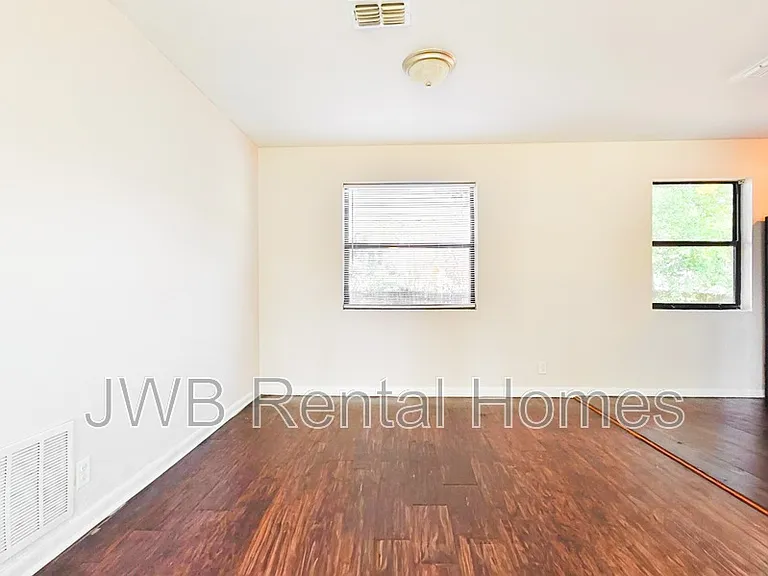 2962 Ribault Cir — Photo 4