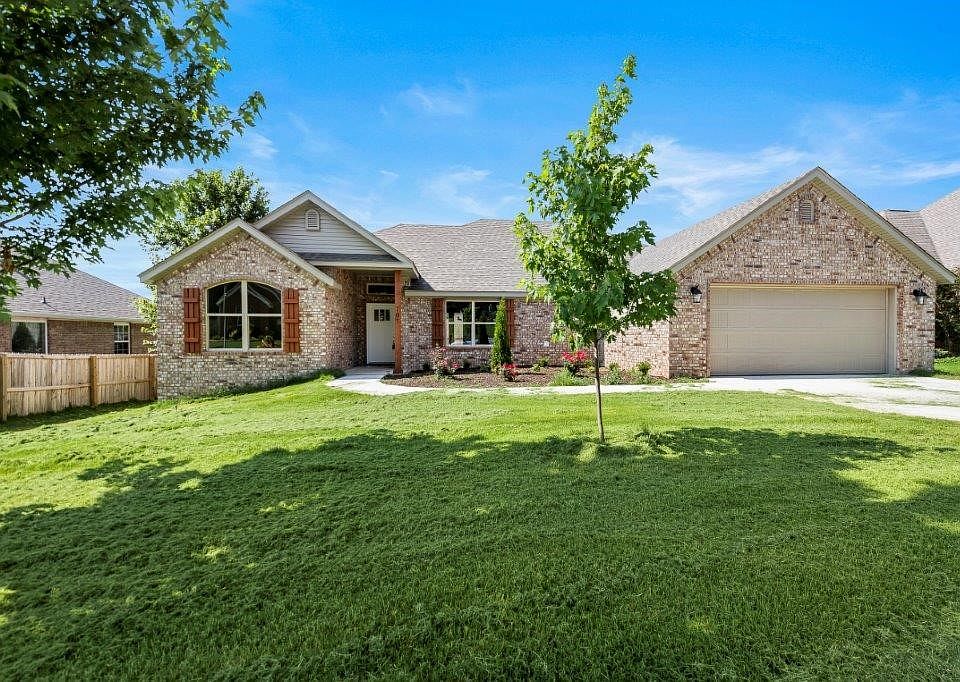 1st image of 705 W Foothills Dr