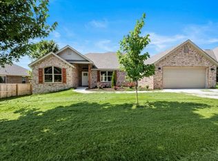 705 W Foothills Dr, Fayetteville, AR 72701