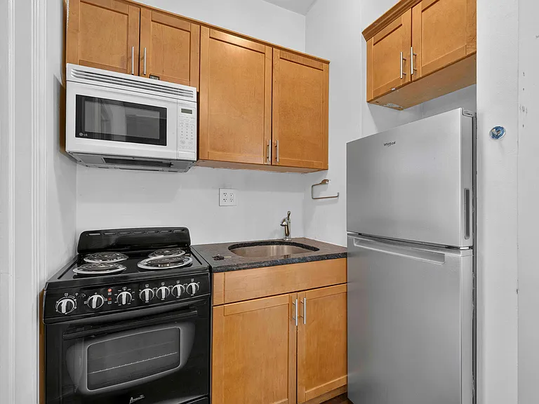 250 Broome St #20 — Photo 6