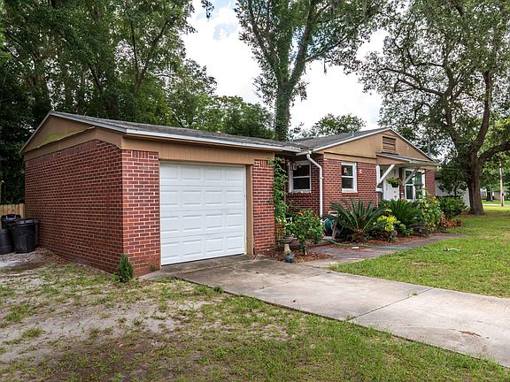3rd image of 2320 Cedar Shores Cir