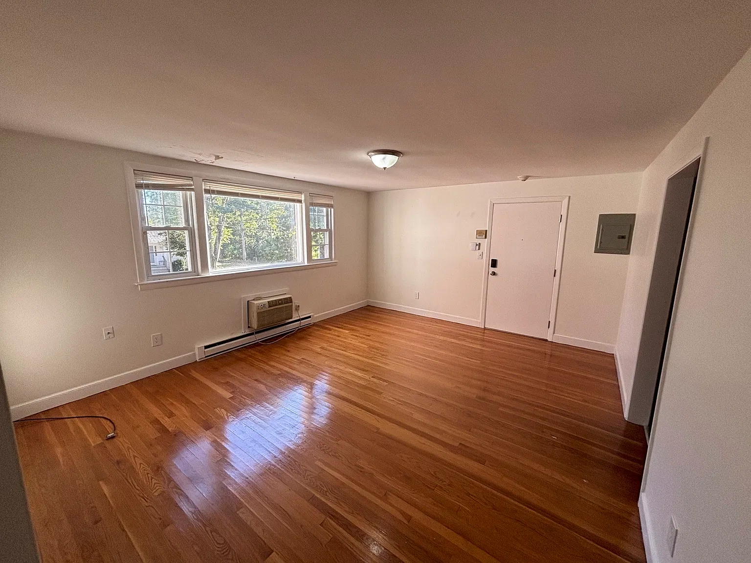 2 bed, 1.0 bath, 775 sqft, $2,250 — Photo 4