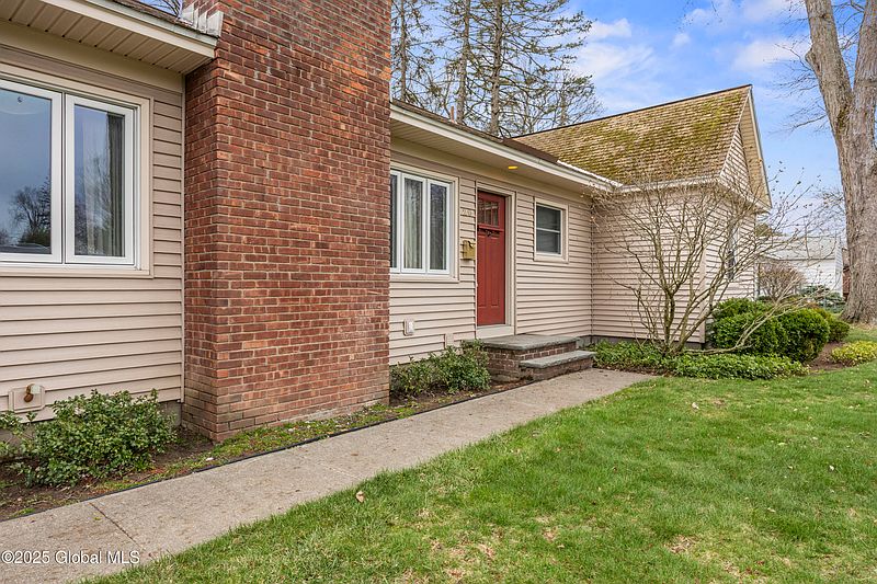 3rd image of 20 St Clair Drive