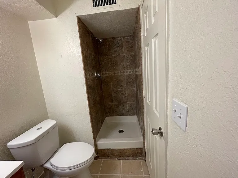 201 E Olive St #16 — Photo 6