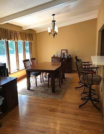 3rd image of 410 Queensland Ln N