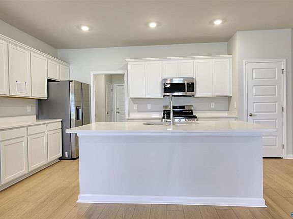 4th image of 6004 Gardner Maples Dr