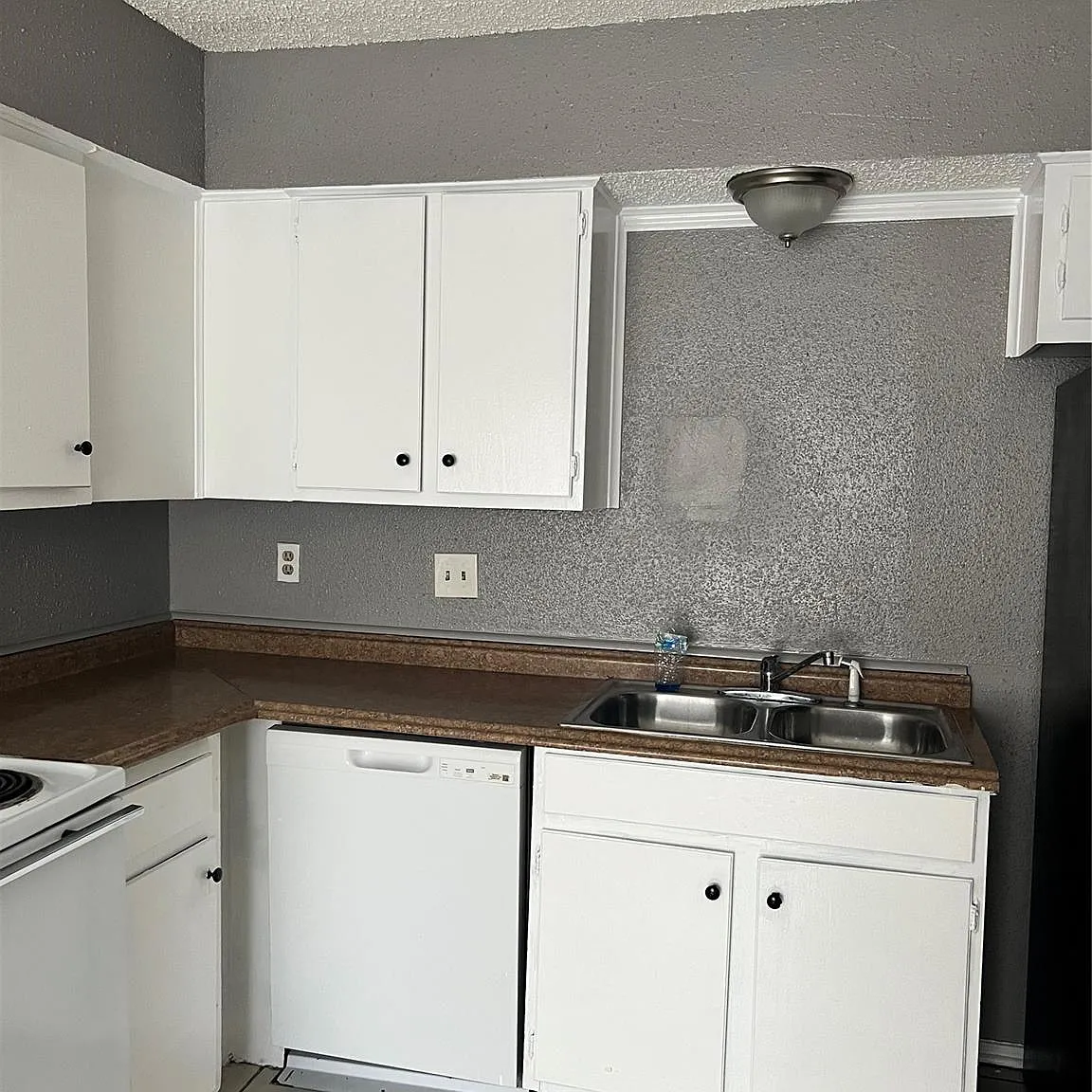 2 bed, 1.0 bath, 944 sqft, $1,200 — Photo 3