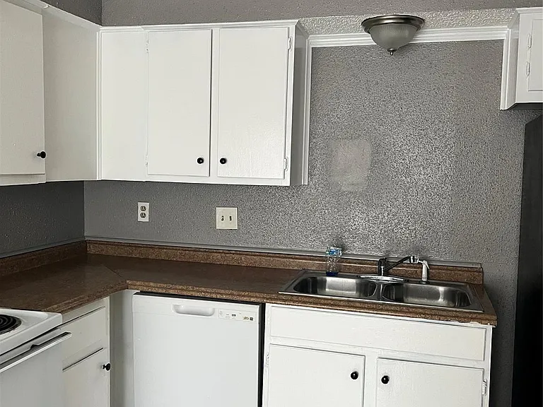 7247 Chasewood Dr — Photo 3