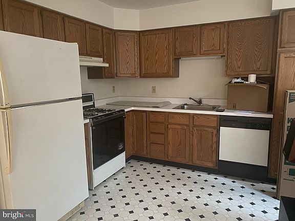 2nd image of 315 Sequoia Dr