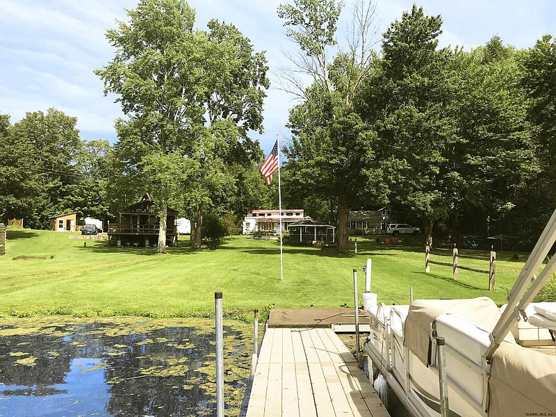 3rd image of 1715 LAKE Way