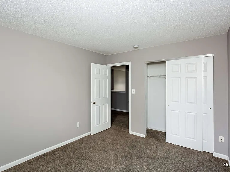 6535 Locust Grove Dr — Photo 12