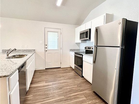 4th image of 229 Dolphin Dr