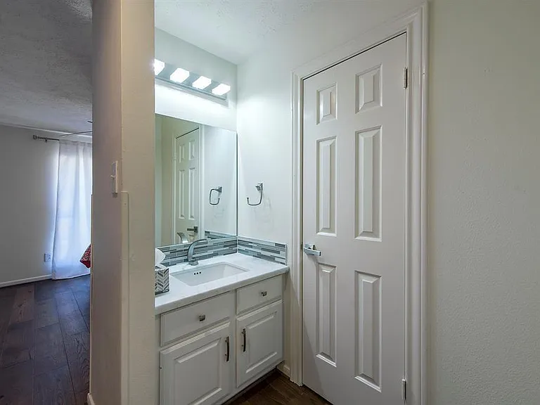 14111 Manderly Dr — Photo 32