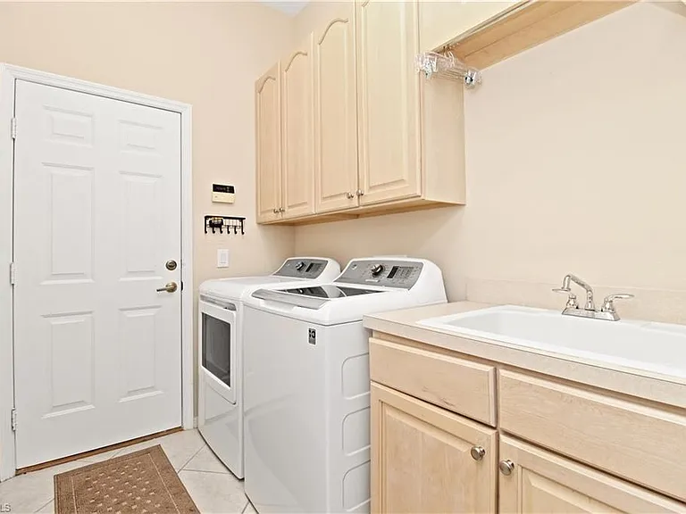 1901 Winding Oaks Way — Photo 19
