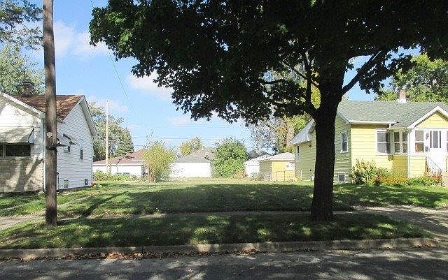 2nd image of 907 170th St
