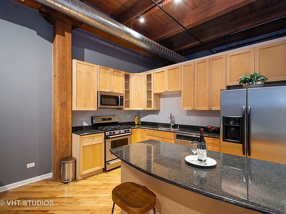 5th image of 525 W Superior St APT 328
