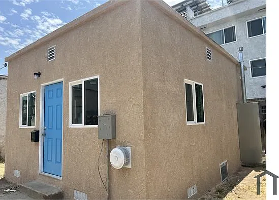 1 bed, 400 sqft, $2,000 — Photo 2
