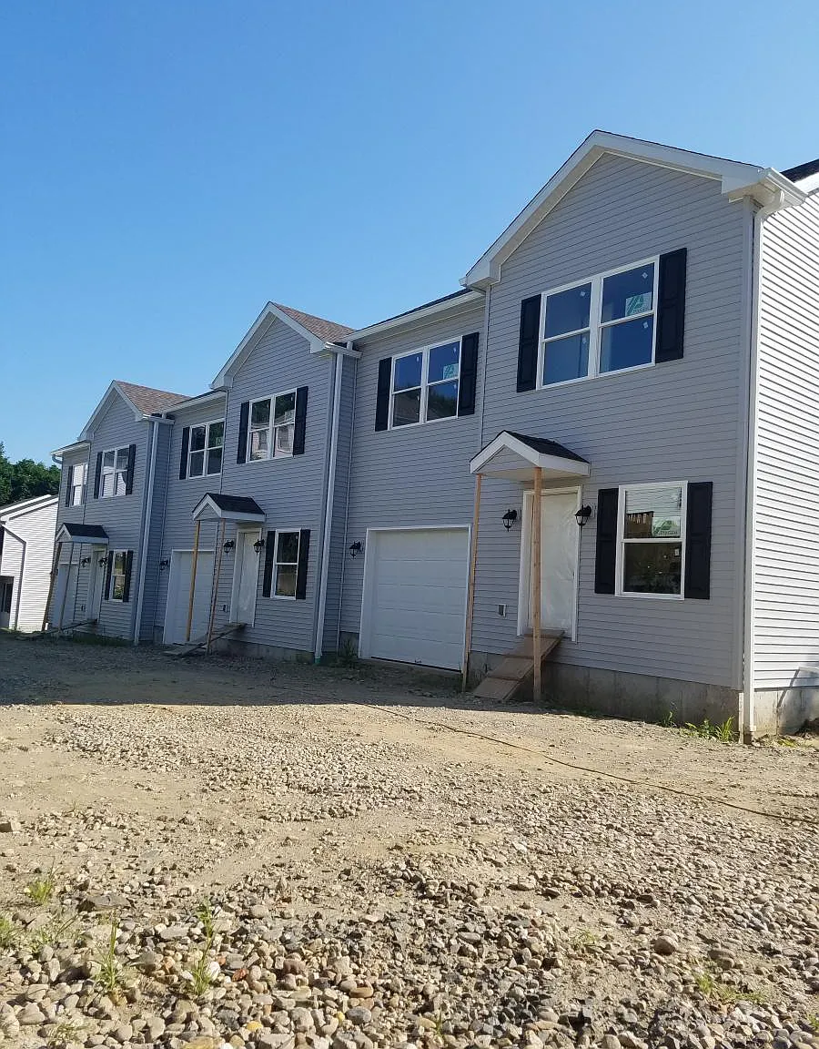 3 bed, 2.5 bath, 2000 sqft, $3,200 — Photo 3
