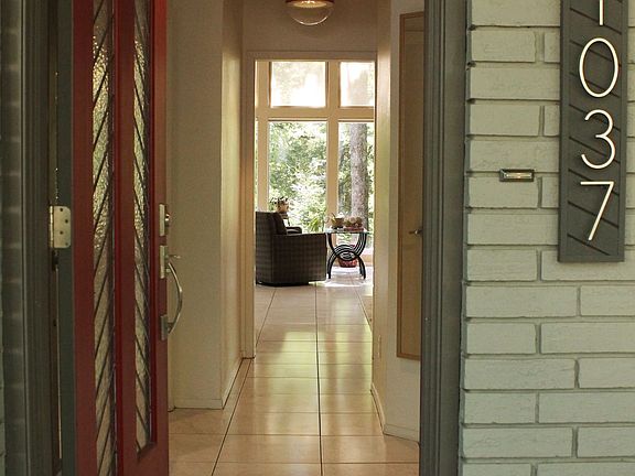 4th image of 1037 W Winding Creek Dr