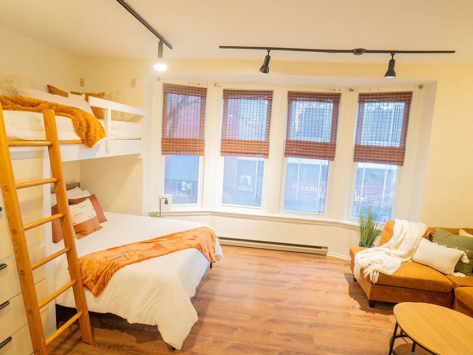 Studio, 500 sqft, $1,500 — Photo 3