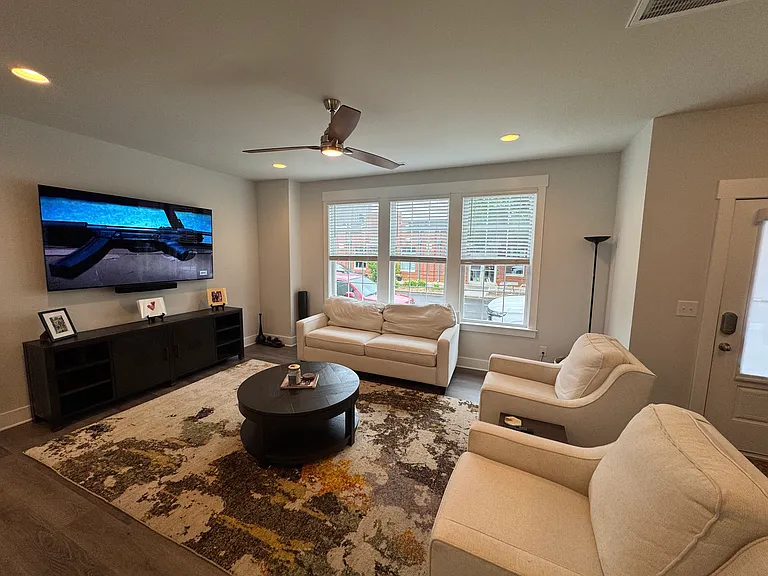 632 Amalfi Dr — Photo 5