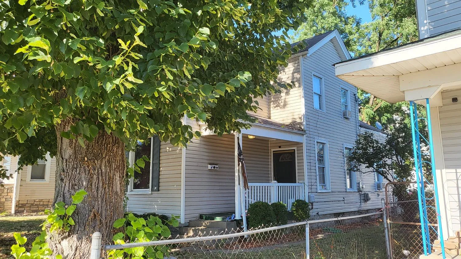 2136 Pleasant Ave photo 1