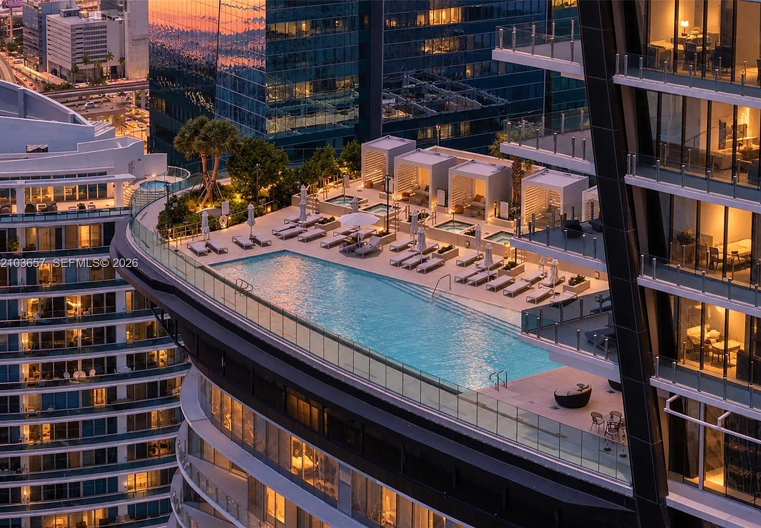 Aston Martin Residences — Photo 4