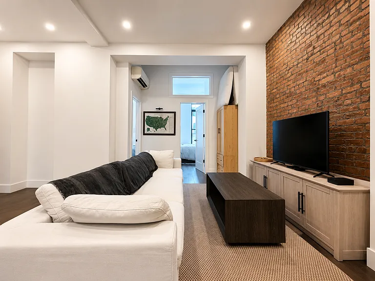 163 W 71st St #3R — Photo 4