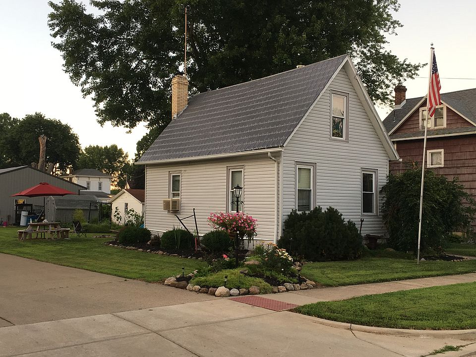 2nd image of 234 E South St