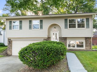 1410 Summit Dr, Lockport, IL 60441