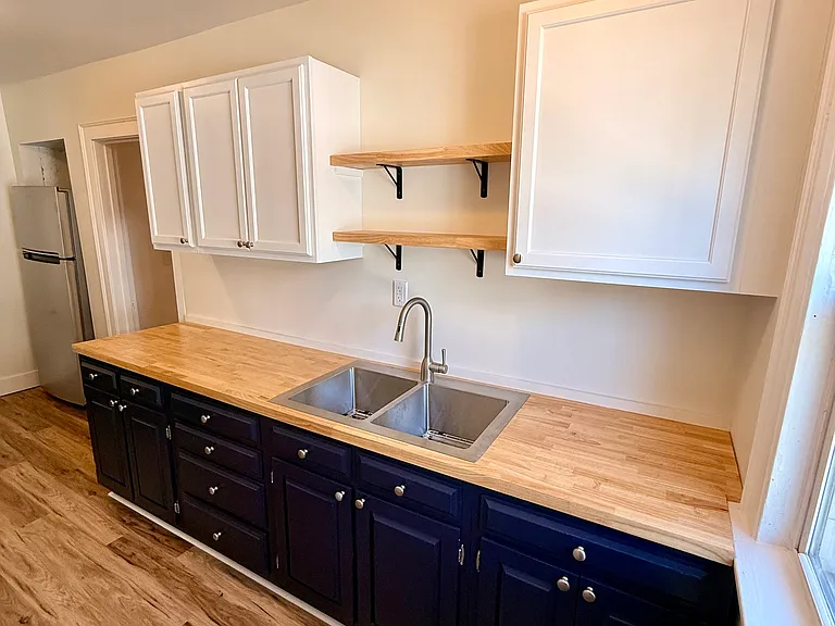 2130 Douglas St #2 — Photo 7