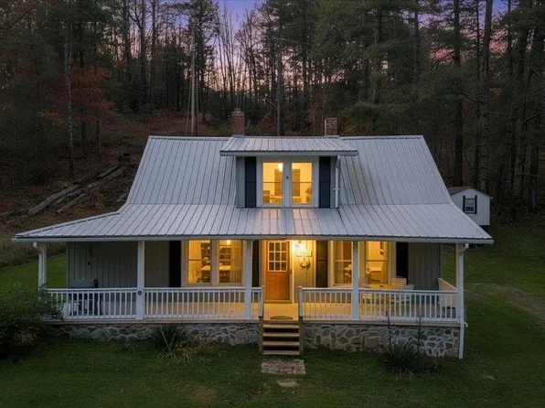 3957 Poplar Camp Rd, Hillsville, VA 24343