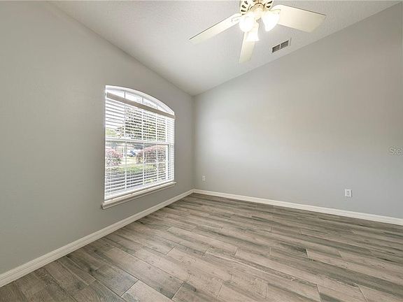 5th image of 410 Deanna Cir