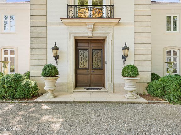 3rd image of 25 Field Point Cir