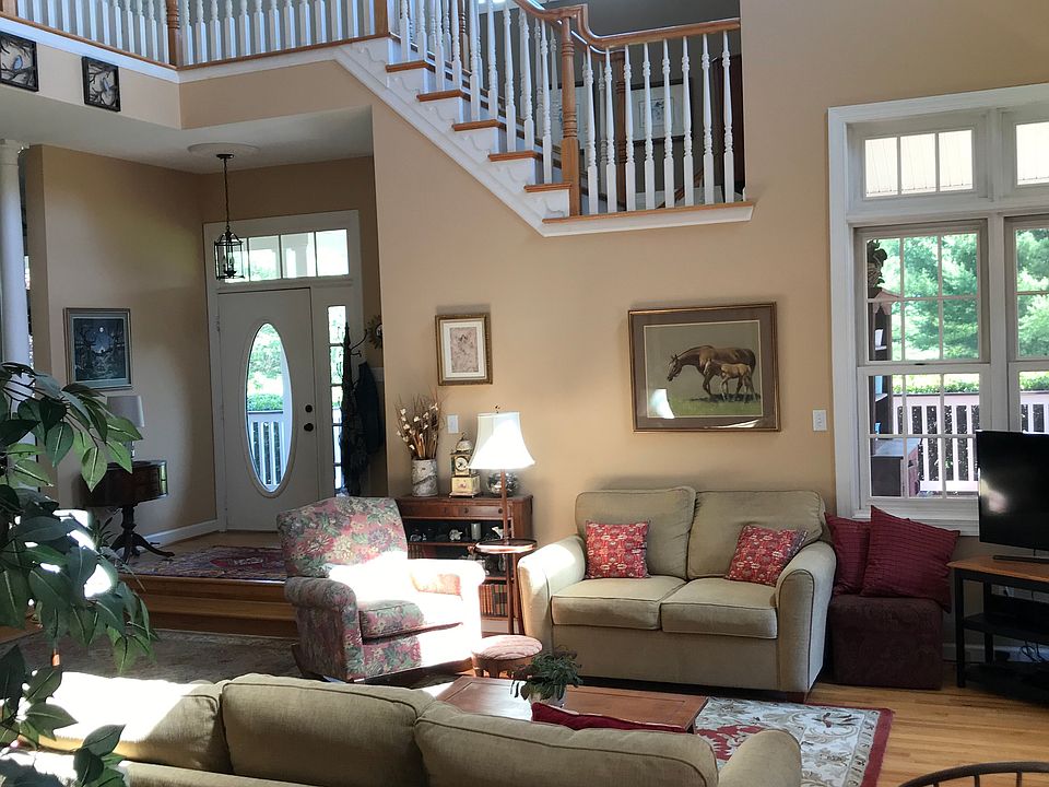 2nd image of 9674 Ridge View Dr