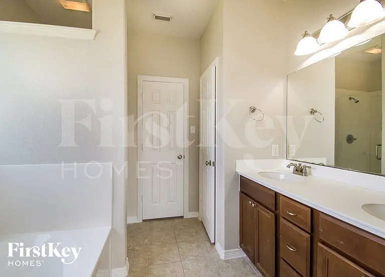 3432 Ivy Arbor Ln — Photo 9
