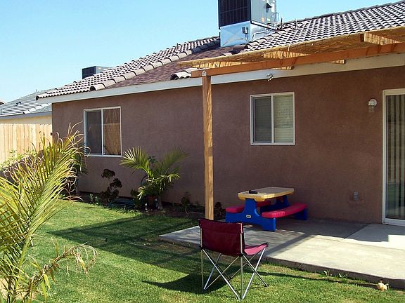 backyard w/patio