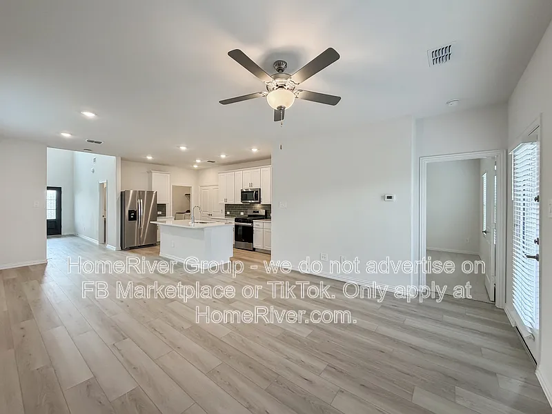 4 bed, 2.5 bath, 2055 sqft, $2,495 — Photo 4